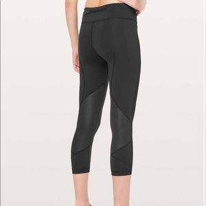 Lululemon pace rival crop